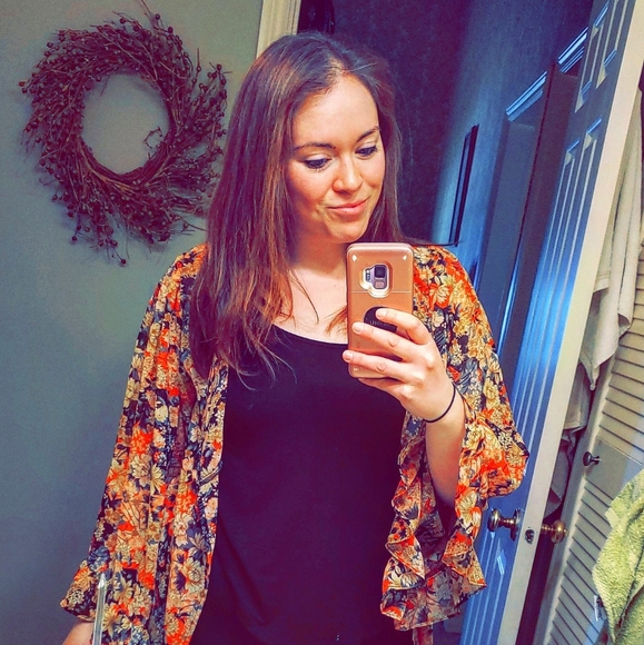 Meet your Posher, Lauren - Picture 1 of 6